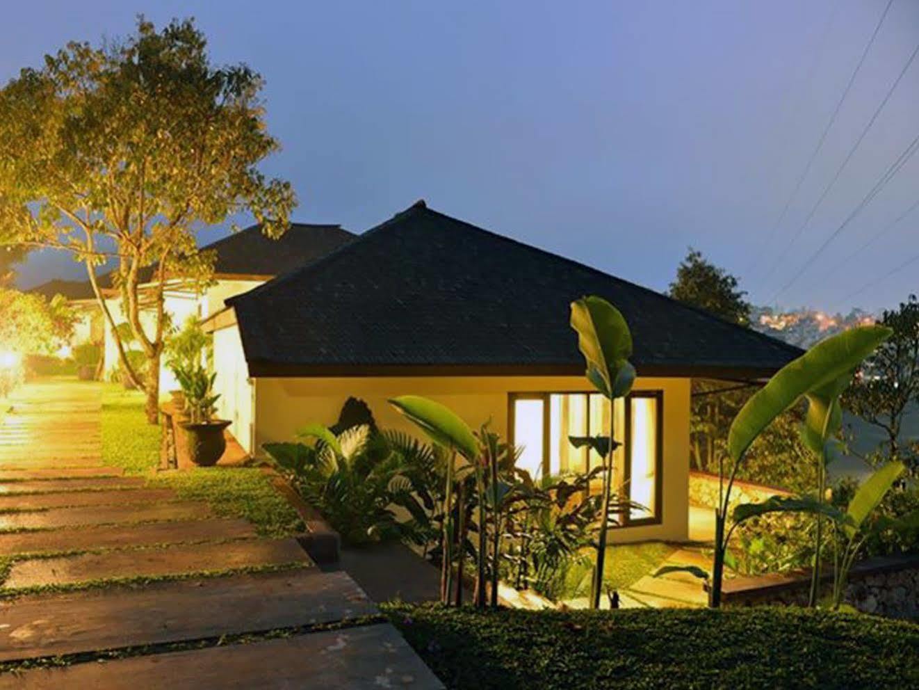 Dago Heuvel Resort Cimenyan Exterior photo